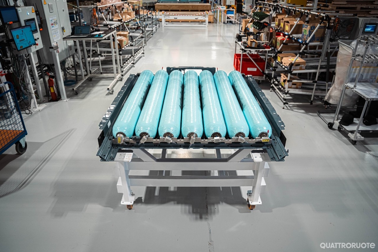 BMW iX5 Hydrogen: 750 km di autonomia per la Suv elettrica fuel cell