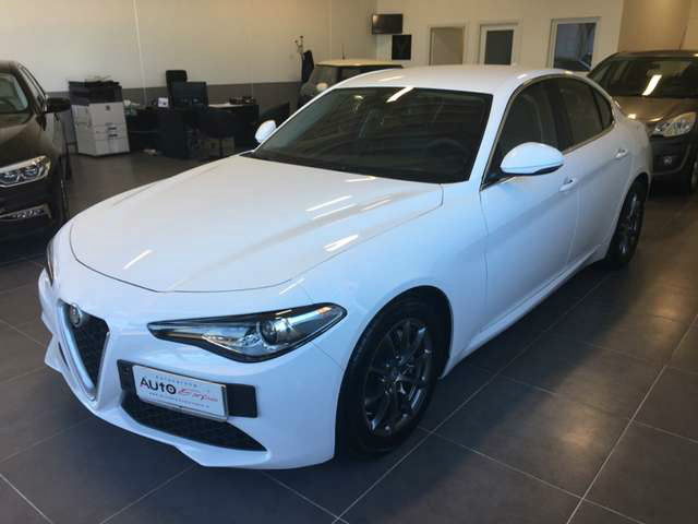 ALFA ROMEO Giulia (2016)